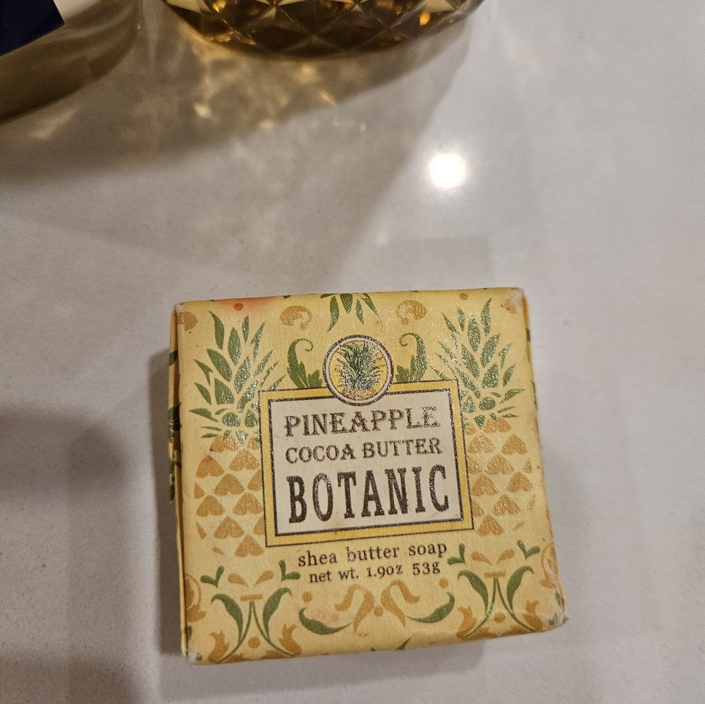 Bath and Bodyworks Bath Set, Body Wash Foam Bath - Picture 4 of 7